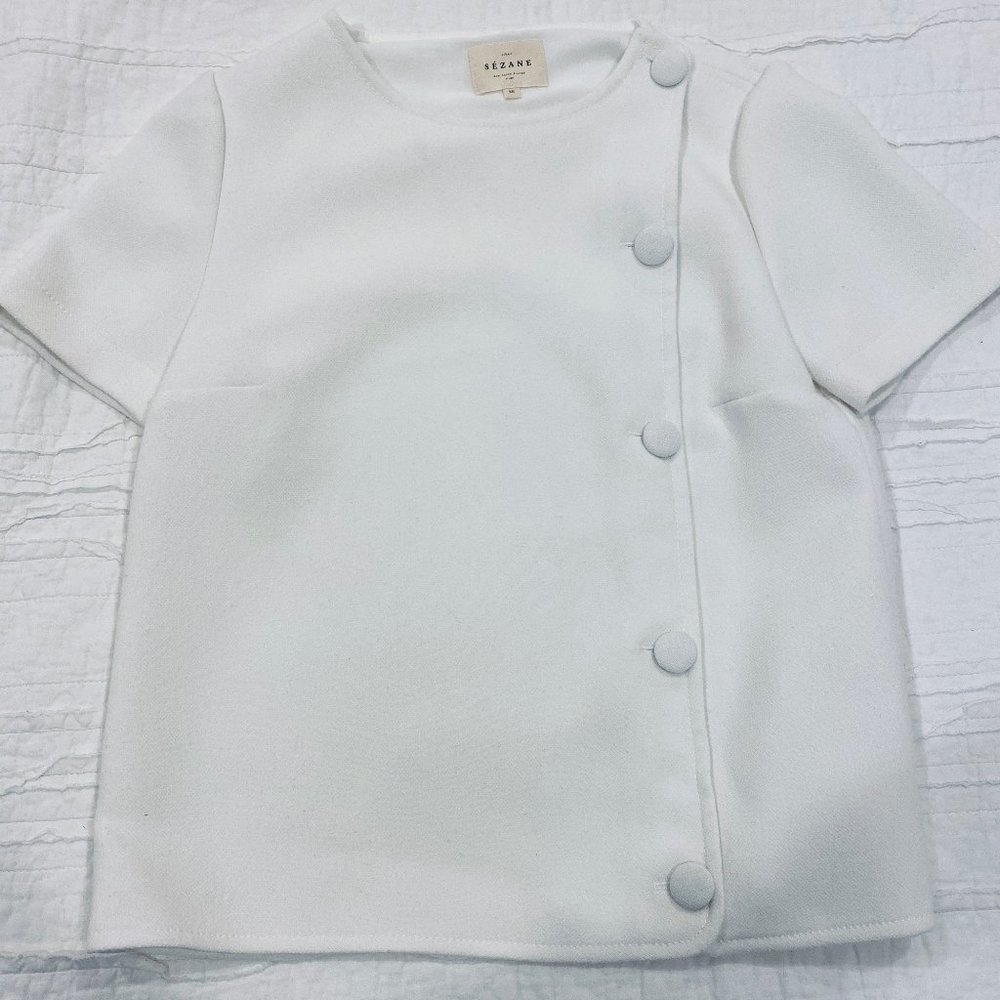 Sezane Short Sleeve White Blouse w. Button Detail